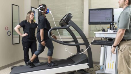 women wearing mask on treadmill to measure fitness