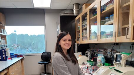 Hayley Sabol working in Dr. Bellido's Lab