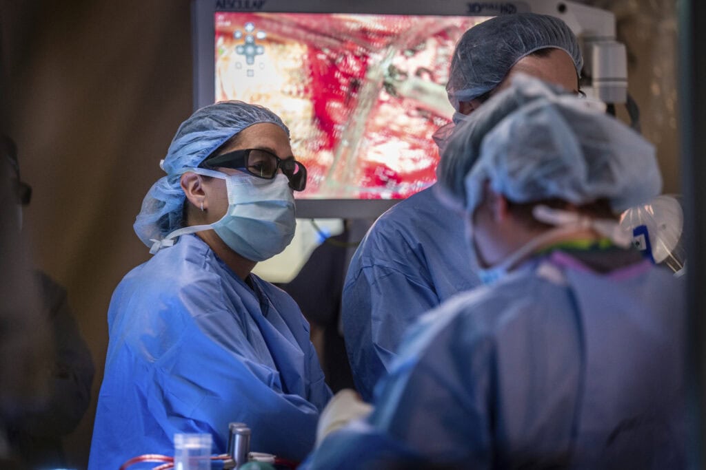 uams surgeons working together a surgery